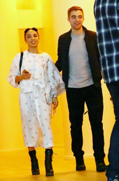 551c54930acde13473db66f8_robert-pattinson-engaged. 551c54930acde13473db66f8_robert-pattinson-engaged.