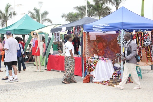Feira de Artesanato Urbano SAPO Viajar Angola Armario Que Plancha La Ropa ~ Feira de Artesanato Urbano SAPO Viajar Angola